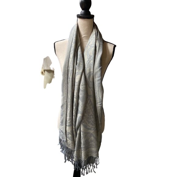 Womens Fall Gray & Beige Paisley Print Scarf Wrap Shawl Fringe 49 x 70 inches - Picture 2 of 10